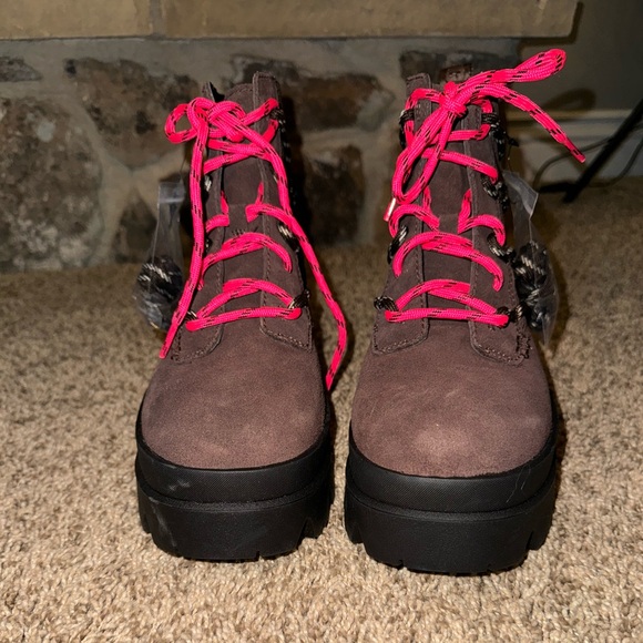 UGG BRISBANE LACE-UP WATERPROOF SUEDE PLATFORM BOOTS SIZE 9.5 NEW - Picture 4 of 11